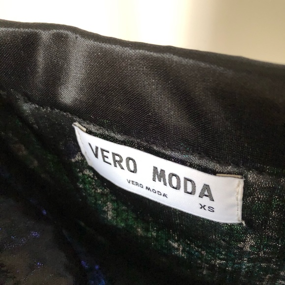 Iridescent sequin mini skirt by Vero Moda - Picture 4 of 8